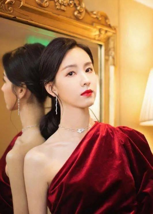 娛樂圈女星吃瓜日常,揭秘明星圈層里的八卦風(fēng)云