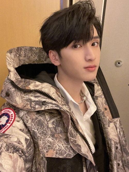 嚴(yán)浩翔吃瓜娛樂(lè)圈,娛樂(lè)圈背后的那些瓜