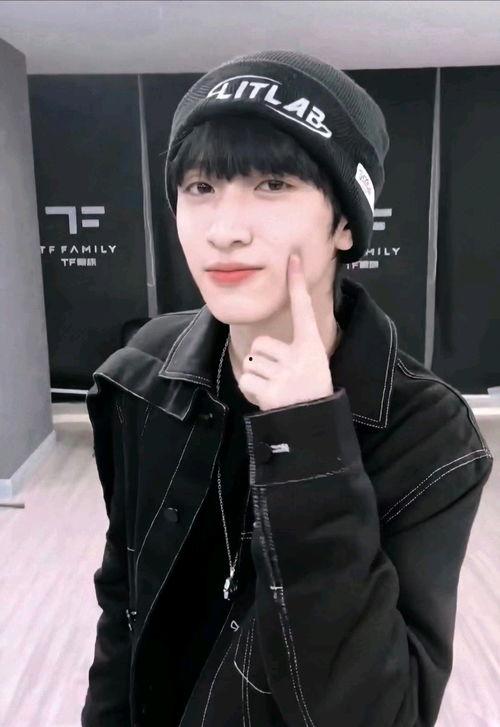 嚴(yán)浩翔吃瓜娛樂(lè)圈,娛樂(lè)圈背后的那些瓜