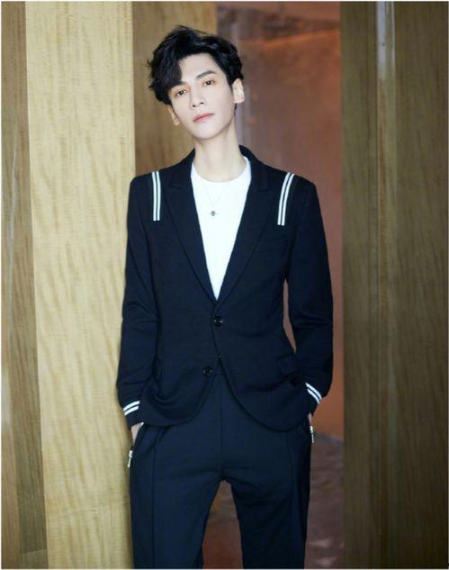 娛樂吃瓜羅云熙,從娛樂吃瓜到人氣飆升，他的蛻變之路