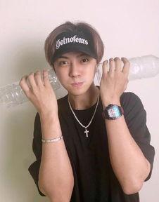 娛樂(lè)吃瓜醬男高中生,娛樂(lè)吃瓜醬與男高中生的青春故事